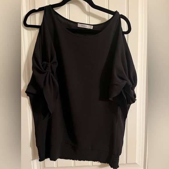 Ricki’s black blouse with arm cutouts. - Picture 1 of 4